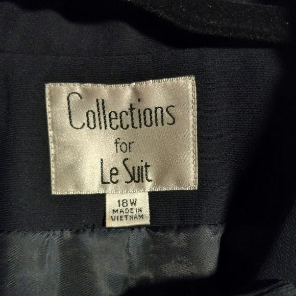 Blazer - Picture 5 of 5